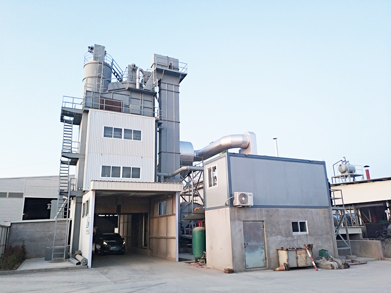 二、2017年10月山東濰坊工地qlb3000型瀝青攪拌站