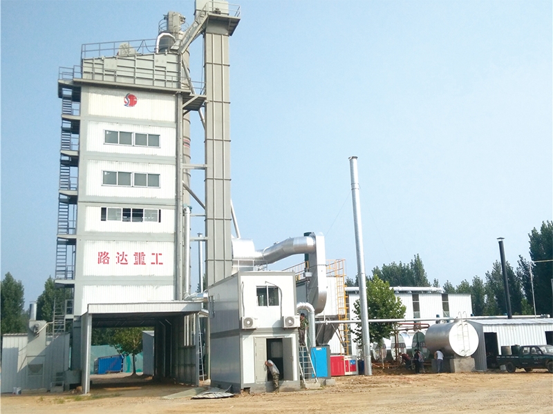 二、2018年10月濟(jì)寧工地hqb3500型瀝青攪拌站